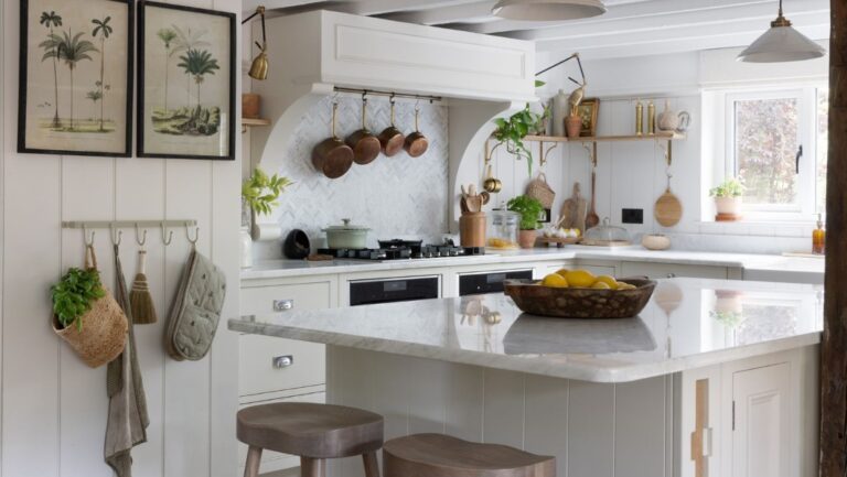 Small Kitchen Island Ideas for Stylish and Functional Spaces